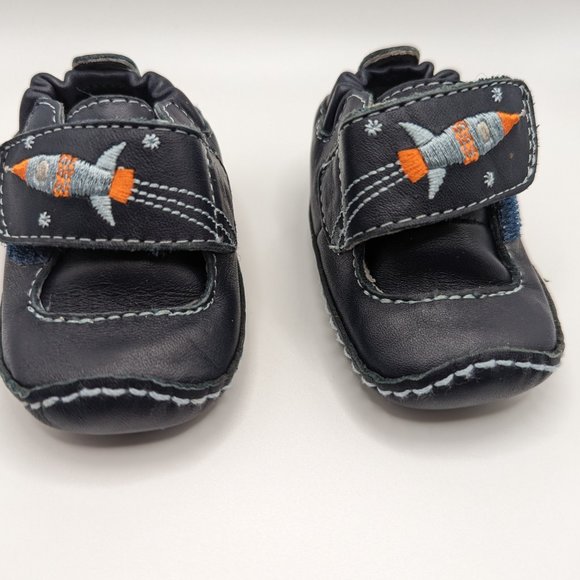 Multiple pairs of Gently Used Baby Booties - Picture 5 of 10